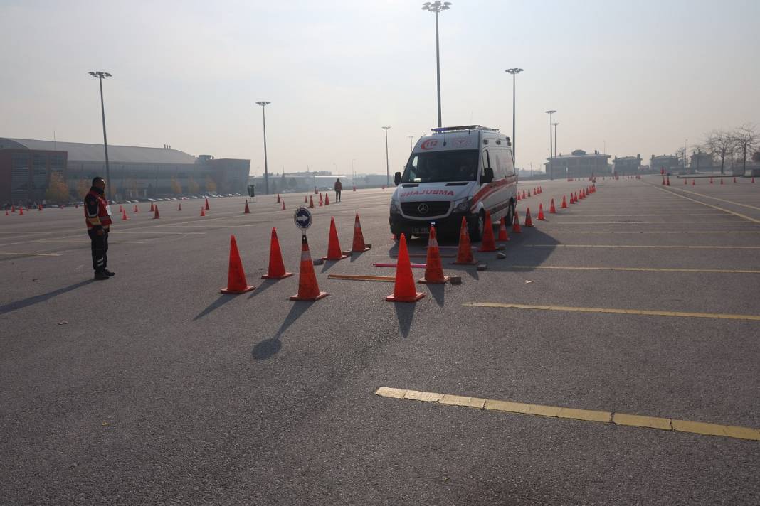 Yerde acıyla kıvranak yatan insanlar, kopan feryatlar! Konya'da görenler gerçek sandı! 7